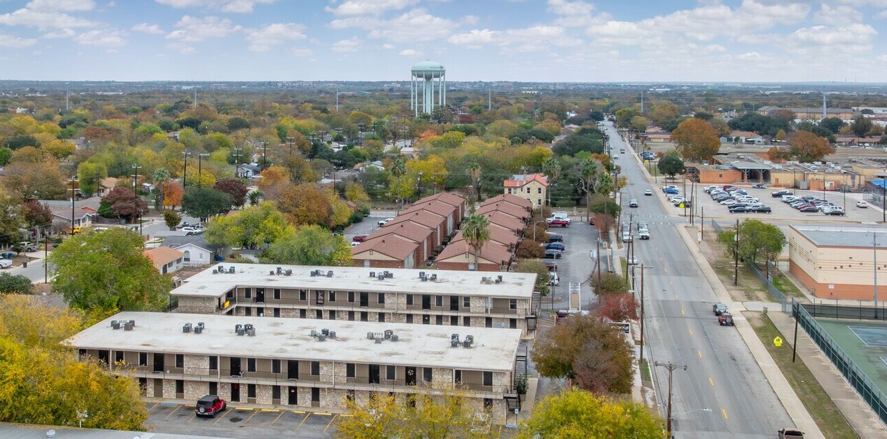 Aristocrat Apartments Community